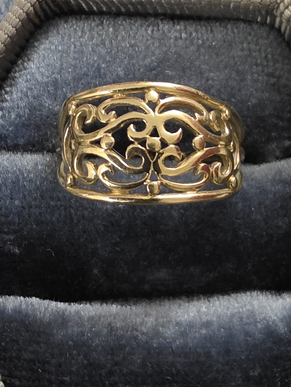 14k Filigree Yellow Gold Ring - Picture 2 of 12